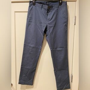 Overcast Blue
34x32
Cotton/elastane.
Straight fit. Sits below waist.